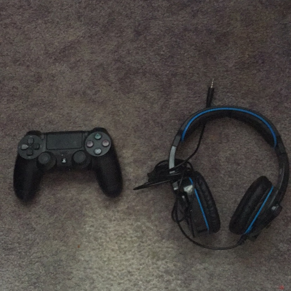 PS4 controller, headphones with mic
